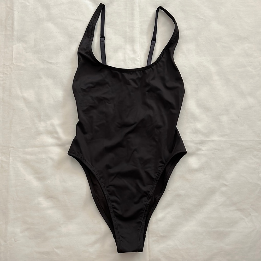 SKIMS SWIM SCOOP NECK ONE PIECE
